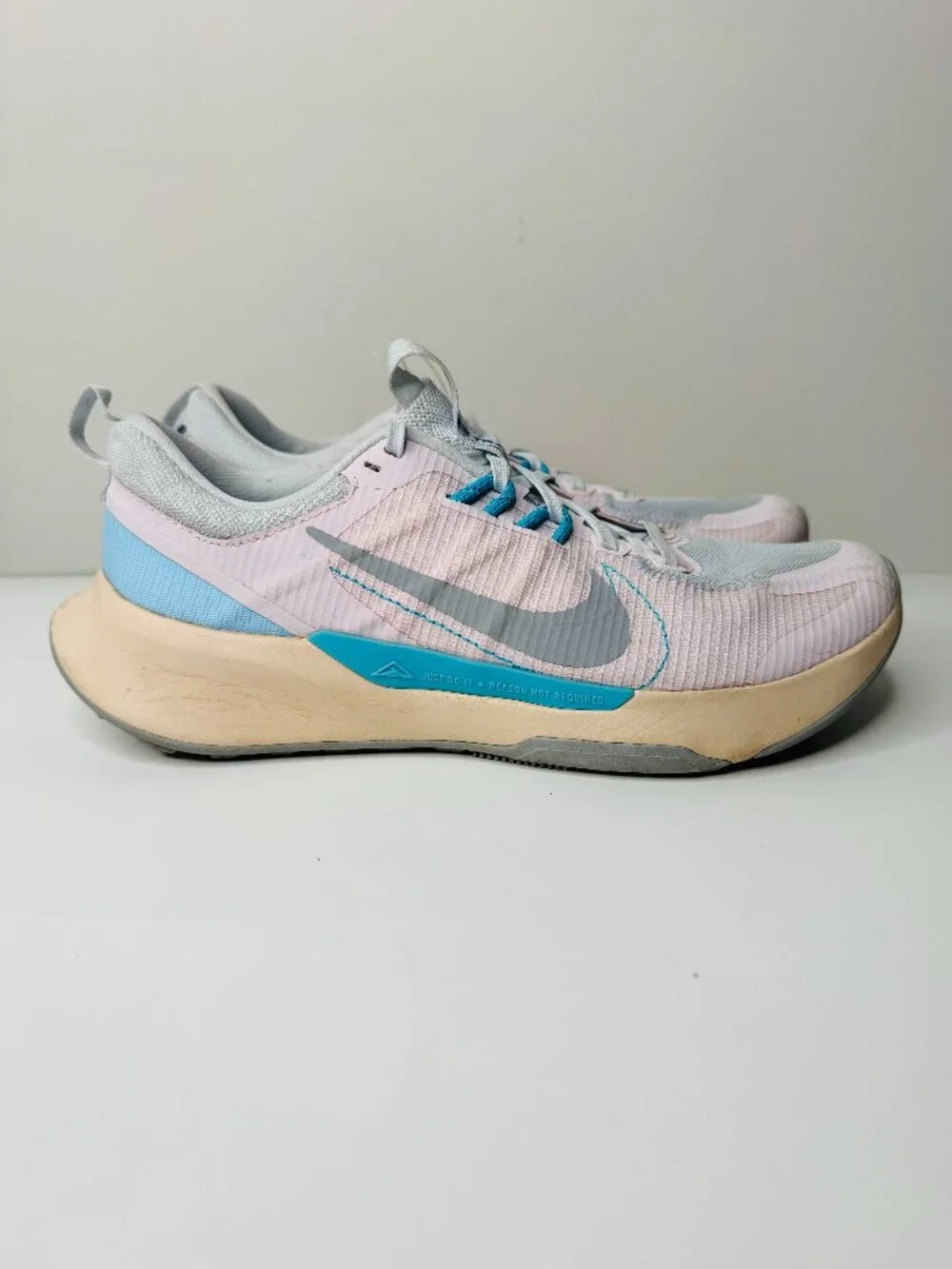 Nike Juniper Trail Lace Up Sneakers Womens 10 DM0821-600 Pink Blue. A couple of